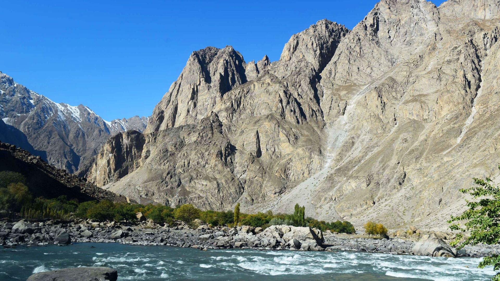 В Таджикистане планируют запустить малую ГЭС Себзор в 2024 году